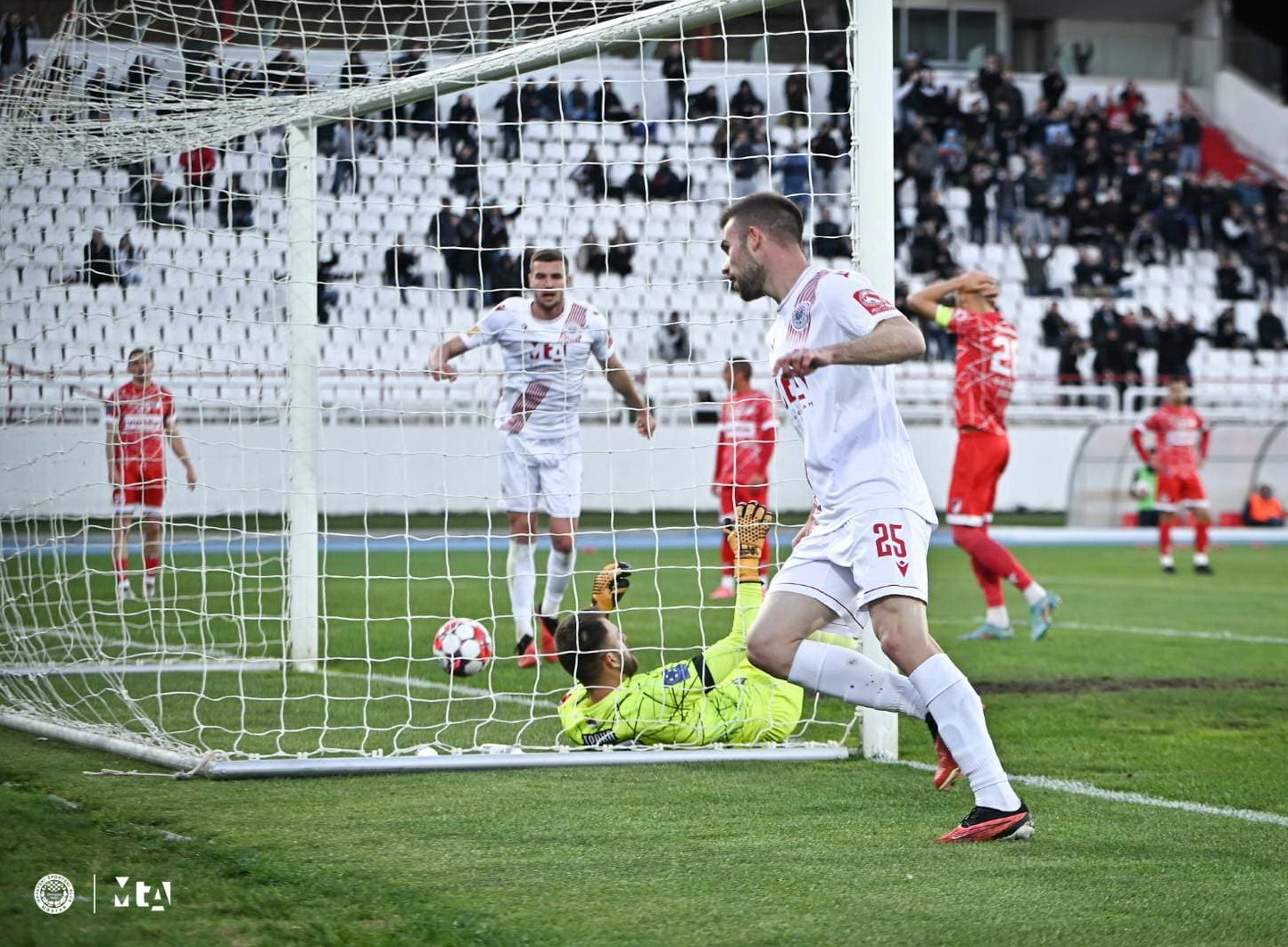 U formi za nastavak  borbe na oba kolosijeka!